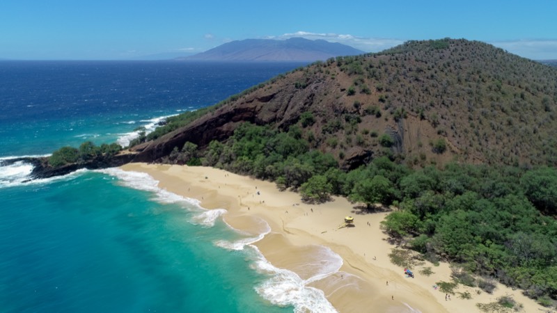 Makena Big Beach and Puʻu Ōlaʻi cinder cone (aerial)