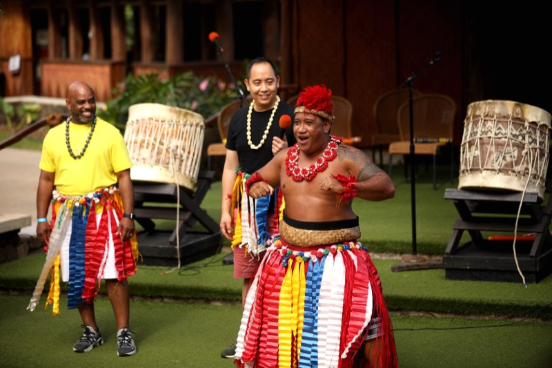 luau performers